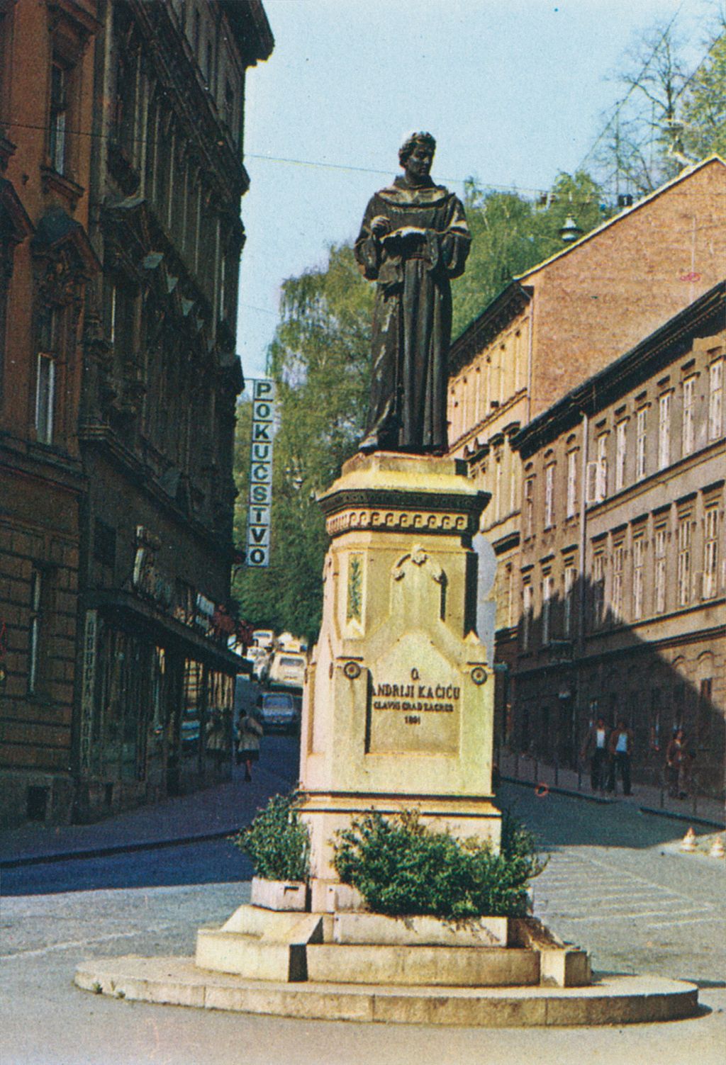 Spomenik fra Andriji Kačiću Miošiću, kipar I. Rendić, podignut 1891. godine, Mesnička ulica, oko 1975. godine